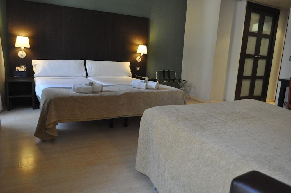 Oriente Atiram Hotel Barcelona Luaran gambar