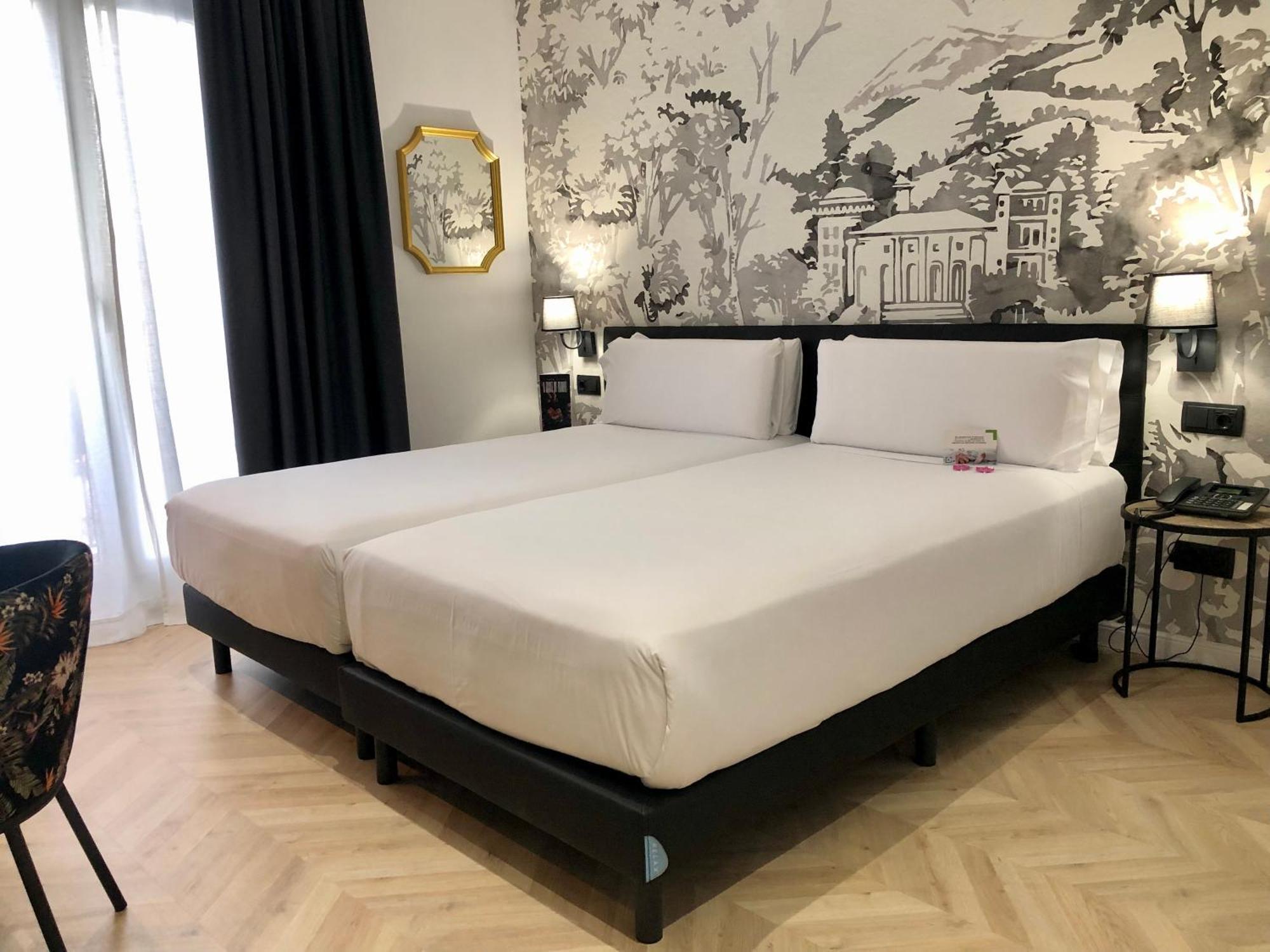 Oriente Atiram Hotel Barcelona Luaran gambar