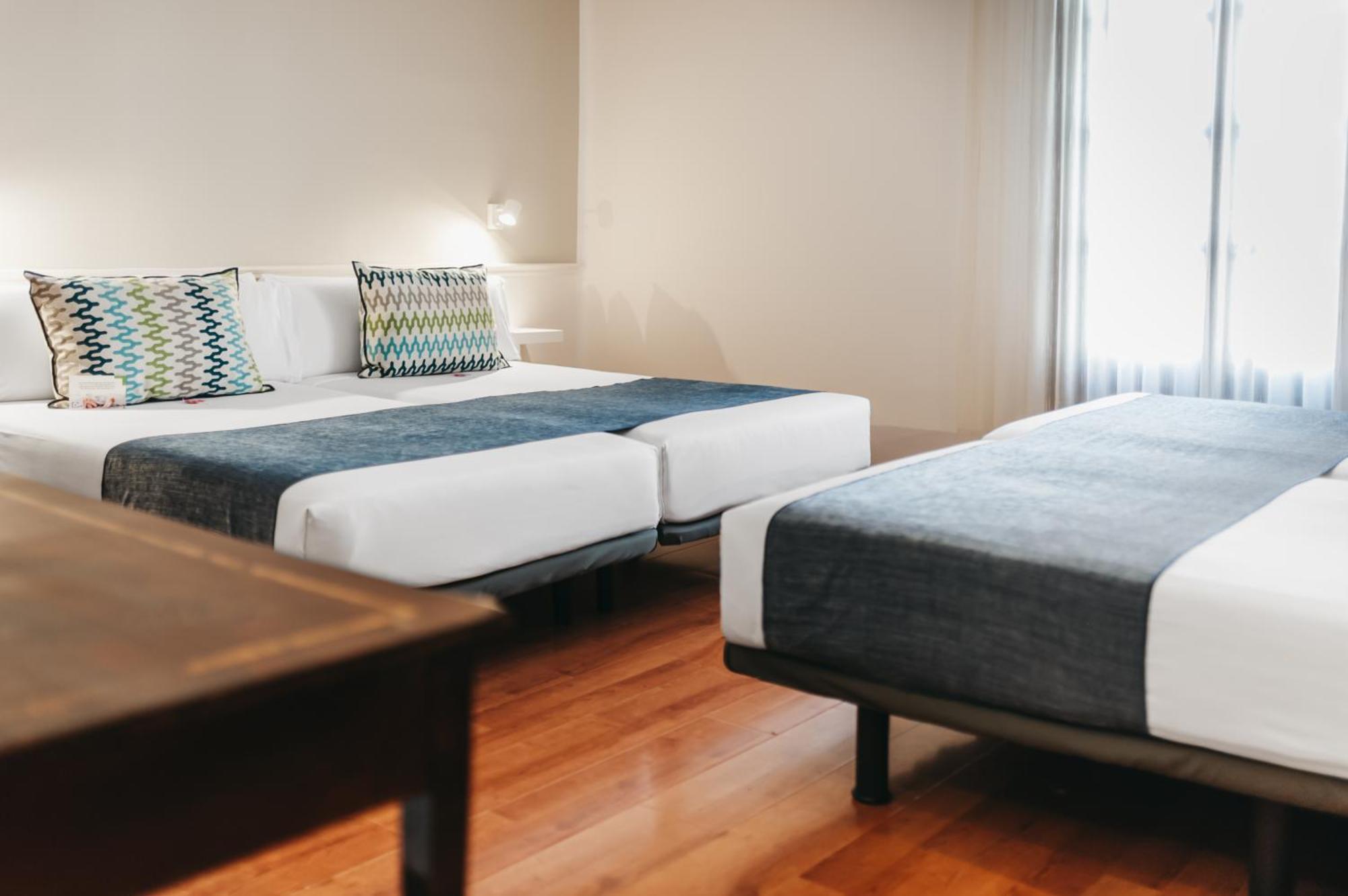 Oriente Atiram Hotel Barcelona Luaran gambar