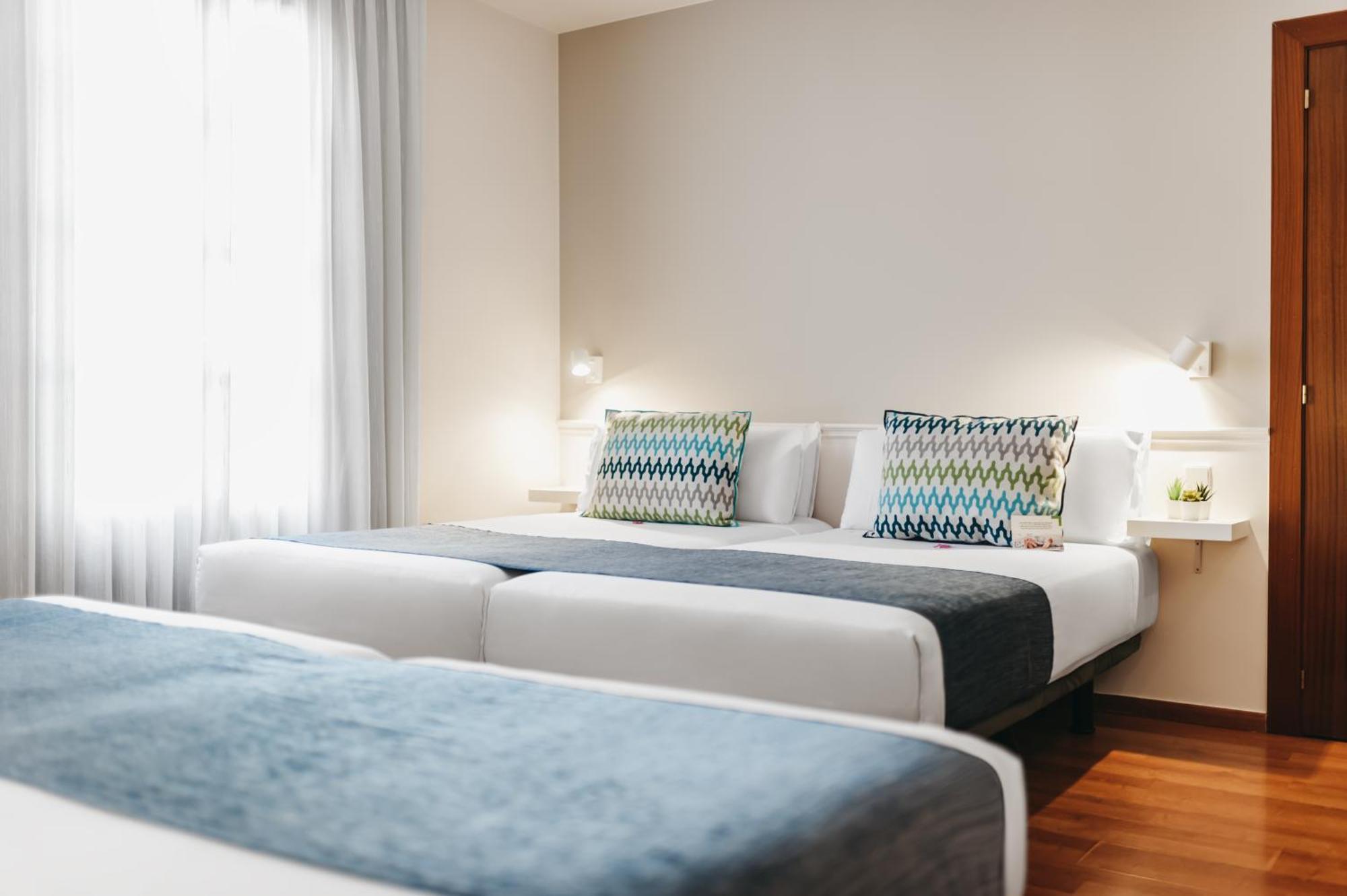 Oriente Atiram Hotel Barcelona Luaran gambar