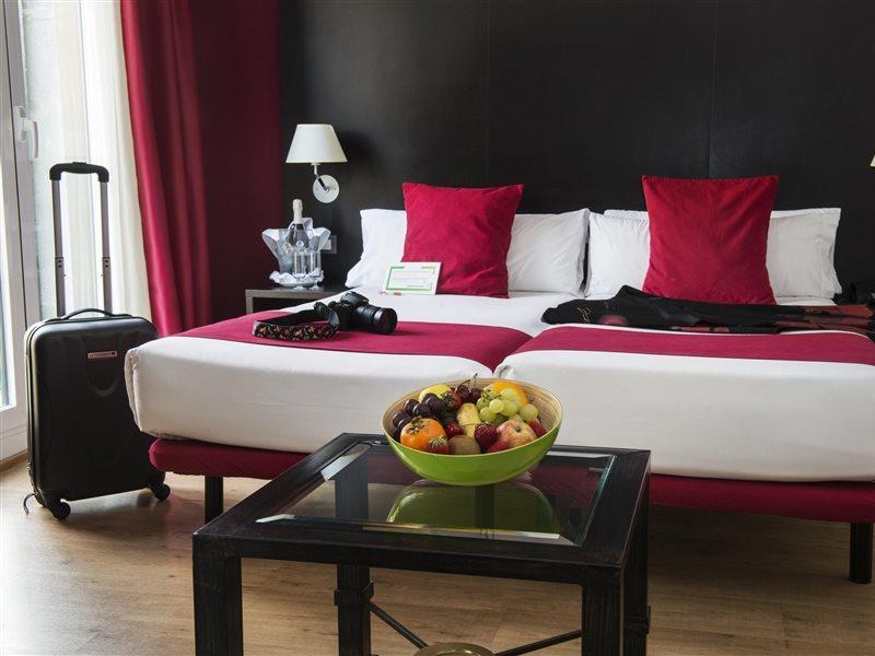 Oriente Atiram Hotel Barcelona Luaran gambar