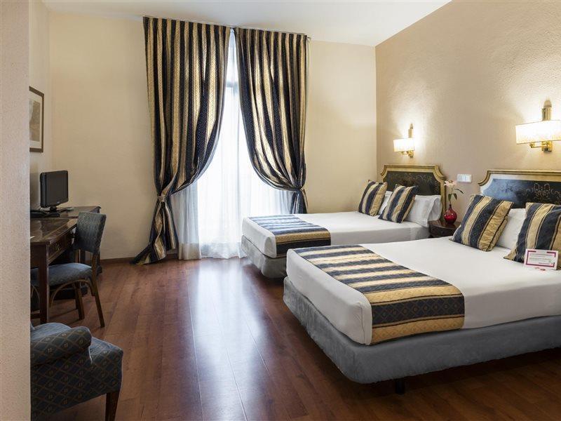 Oriente Atiram Hotel Barcelona Luaran gambar